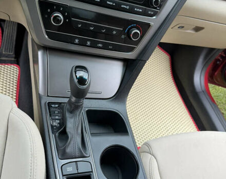 Красный Хендай Соната, объемом двигателя 1.6 л и пробегом 70 тыс. км за 12000 $, фото 14 на Automoto.ua