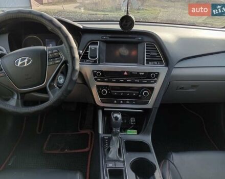 Червоний Хендай Соната, об'ємом двигуна 2.36 л та пробігом 168 тис. км за 9999 $, фото 9 на Automoto.ua