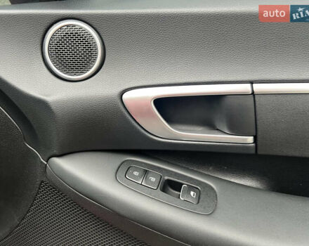 Червоний Хендай Соната, об'ємом двигуна 2.5 л та пробігом 62 тис. км за 19200 $, фото 28 на Automoto.ua