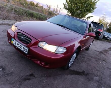 Червоний Хендай Соната, об'ємом двигуна 2 л та пробігом 190 тис. км за 1999 $, фото 1 на Automoto.ua