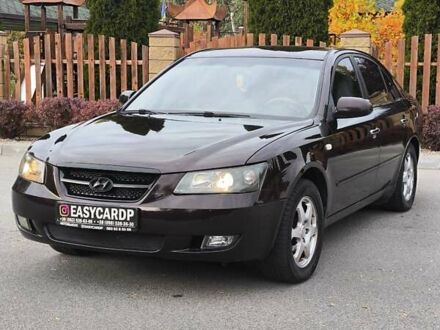 Хендай Соната 2005 в Днепре (Днепропетровске) на Automoto.ua Красный Хендай Соната, объемом двигателя 2.36 л и пробегом 300 тыс. км за 3899 $, фото 1 на Automoto.ua