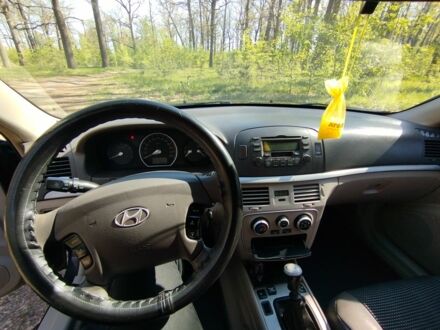 Хендай Соната 2006 у Фастове на Automoto.ua Червоний Хендай Соната, об'ємом двигуна 2 л та пробігом 317 тис. км за 4000 $, фото 1 на Automoto.ua