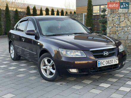 Червоний Хендай Соната, об'ємом двигуна 2 л та пробігом 235 тис. км за 4350 $, фото 1 на Automoto.ua