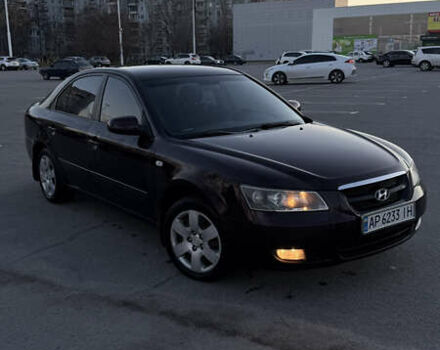 Красный Хендай Соната, объемом двигателя 2 л и пробегом 225 тыс. км за 5000 $, фото 1 на Automoto.ua