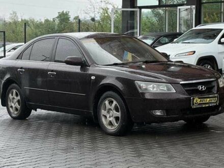Хендай Соната 2007 у Чернівцях на Automoto.ua Червоний Хендай Соната, об'ємом двигуна 2 л та пробігом 317 тис. км за 6100 $, фото 1 на Automoto.ua