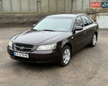 Красный Хендай Соната, объемом двигателя 2 л и пробегом 155 тыс. км за 5500 $, фото 1 на Automoto.ua