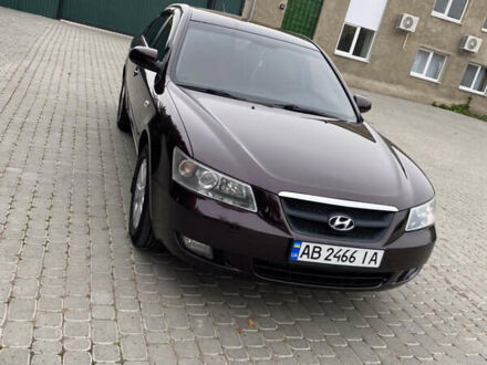 Красный Хендай Соната, объемом двигателя 2 л и пробегом 195 тыс. км за 6800 $, фото 1 на Automoto.ua