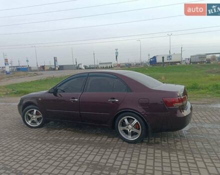 Красный Хендай Соната, объемом двигателя 2.4 л и пробегом 302 тыс. км за 6000 $, фото 1 на Automoto.ua