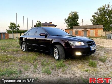 Красный Хендай Соната, объемом двигателя 2 л и пробегом 259 тыс. км за 7300 $, фото 1 на Automoto.ua