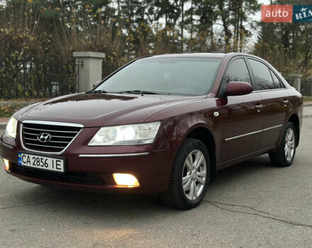 Красный Хендай Соната, объемом двигателя 2 л и пробегом 240 тыс. км за 5300 $, фото 1 на Automoto.ua