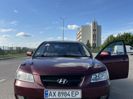 Хендай Соната 2008 у Харкові на Automoto.ua Червоний Хендай Соната, об'ємом двигуна 2.36 л та пробігом 217 тис. км за 5750 $, фото 1 на Automoto.ua