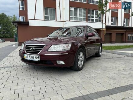 Хендай Соната 2010 в Ивано-Франковске на Automoto.ua Красный Хендай Соната, объемом двигателя 2 л и пробегом 266 тыс. км за 6200 $, фото 1 на Automoto.ua