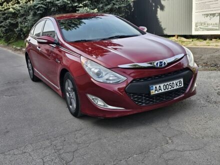 Хендай Соната 2012 у Києві на Automoto.ua Червоний Хендай Соната, об'ємом двигуна 2.4 л та пробігом 190 тис. км за 7500 $, фото 1 на Automoto.ua