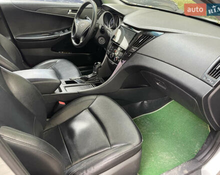 Хендай Соната, об'ємом двигуна 2 л та пробігом 252 тис. км за 6700 $, фото 7 на Automoto.ua