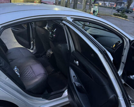 Хендай Соната, объемом двигателя 2 л и пробегом 321 тыс. км за 6999 $, фото 7 на Automoto.ua