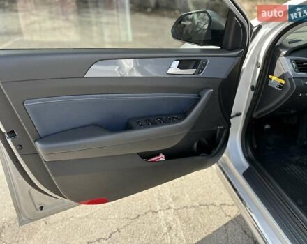 Хендай Соната, об'ємом двигуна 2 л та пробігом 443 тис. км за 10950 $, фото 7 на Automoto.ua