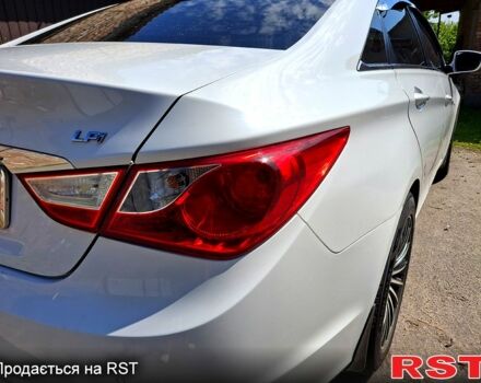 Хендай Соната, объемом двигателя 2 л и пробегом 333 тыс. км за 8200 $, фото 1 на Automoto.ua