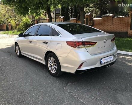 Хендай Соната, об'ємом двигуна 2 л та пробігом 389 тис. км за 11290 $, фото 4 на Automoto.ua