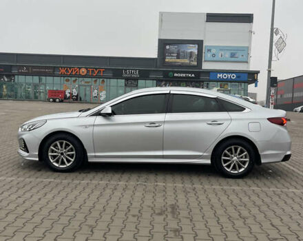 Хендай Соната, объемом двигателя 2 л и пробегом 288 тыс. км за 10800 $, фото 4 на Automoto.ua