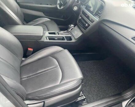 Хендай Соната, об'ємом двигуна 2 л та пробігом 335 тис. км за 10990 $, фото 4 на Automoto.ua