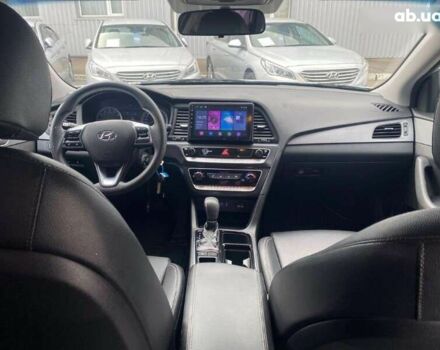Хендай Соната, объемом двигателя 2 л и пробегом 388 тыс. км за 11490 $, фото 6 на Automoto.ua