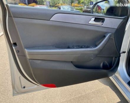 Хендай Соната, объемом двигателя 2 л и пробегом 207 тыс. км за 14400 $, фото 7 на Automoto.ua