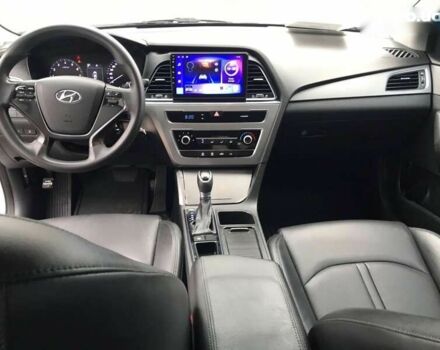 Хендай Соната, объемом двигателя 2 л и пробегом 348 тыс. км за 11390 $, фото 5 на Automoto.ua