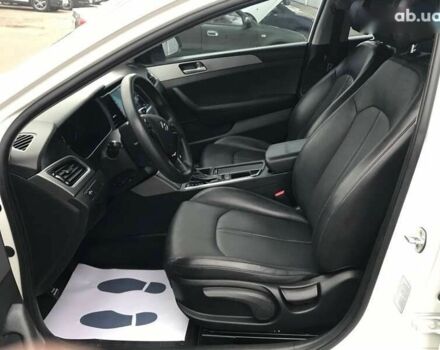 Хендай Соната, объемом двигателя 2 л и пробегом 348 тыс. км за 11390 $, фото 7 на Automoto.ua