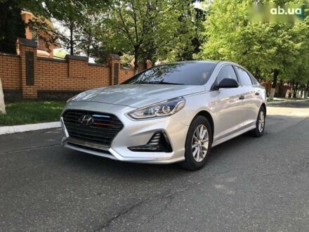 Хендай Соната, об'ємом двигуна 2 л та пробігом 389 тис. км за 11290 $, фото 1 на Automoto.ua