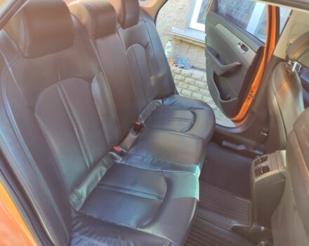 Желтый Хендай Соната, объемом двигателя 2 л и пробегом 500 тыс. км за 6500 $, фото 18 на Automoto.ua