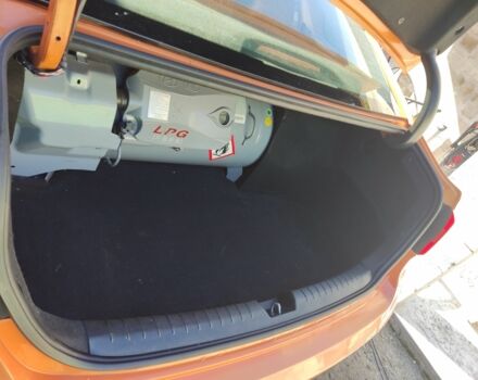 Желтый Хендай Соната, объемом двигателя 2 л и пробегом 500 тыс. км за 6500 $, фото 11 на Automoto.ua