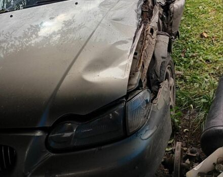 Сірий Хендай Соната, об'ємом двигуна 2 л та пробігом 187 тис. км за 1100 $, фото 12 на Automoto.ua