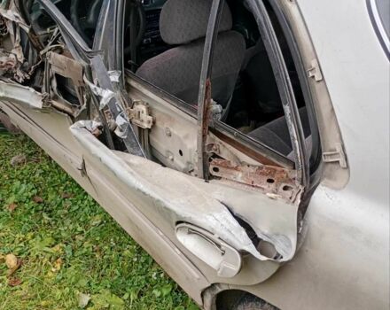 Сірий Хендай Соната, об'ємом двигуна 2 л та пробігом 187 тис. км за 1100 $, фото 14 на Automoto.ua