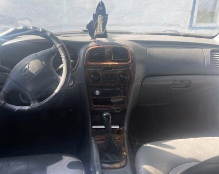 Серый Хендай Соната, объемом двигателя 2 л и пробегом 350 тыс. км за 3500 $, фото 5 на Automoto.ua