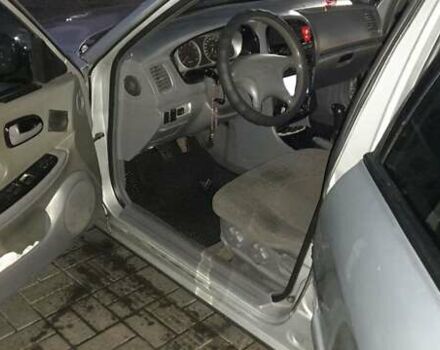 Серый Хендай Соната, объемом двигателя 2 л и пробегом 317 тыс. км за 3100 $, фото 3 на Automoto.ua