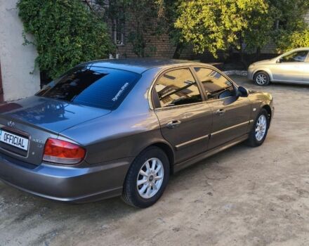 Серый Хендай Соната, объемом двигателя 2 л и пробегом 236 тыс. км за 3700 $, фото 7 на Automoto.ua