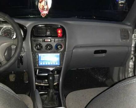 Серый Хендай Соната, объемом двигателя 2 л и пробегом 317 тыс. км за 3100 $, фото 4 на Automoto.ua