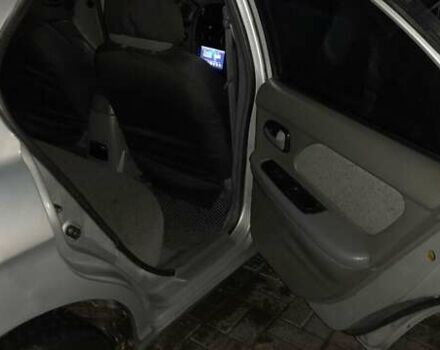 Серый Хендай Соната, объемом двигателя 2 л и пробегом 317 тыс. км за 3100 $, фото 6 на Automoto.ua