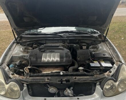 Сірий Хендай Соната, об'ємом двигуна 2 л та пробігом 281 тис. км за 3200 $, фото 4 на Automoto.ua