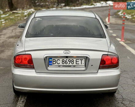 Сірий Хендай Соната, об'ємом двигуна 2 л та пробігом 255 тис. км за 2999 $, фото 10 на Automoto.ua