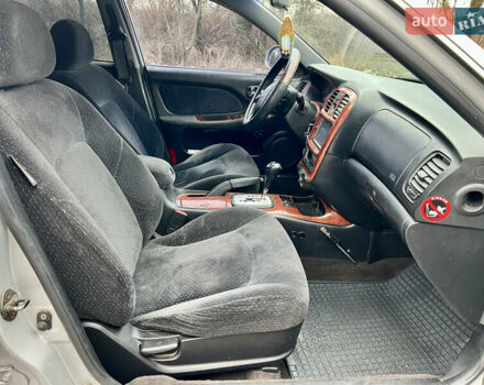 Сірий Хендай Соната, об'ємом двигуна 2 л та пробігом 255 тис. км за 2999 $, фото 27 на Automoto.ua