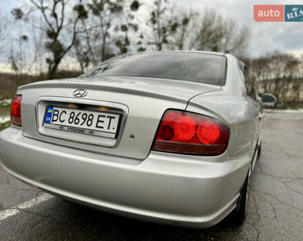 Сірий Хендай Соната, об'ємом двигуна 2 л та пробігом 255 тис. км за 2999 $, фото 21 на Automoto.ua
