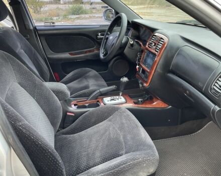 Серый Хендай Соната, объемом двигателя 2 л и пробегом 370 тыс. км за 3000 $, фото 5 на Automoto.ua