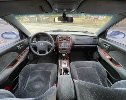 Серый Хендай Соната, объемом двигателя 2 л и пробегом 370 тыс. км за 3000 $, фото 6 на Automoto.ua