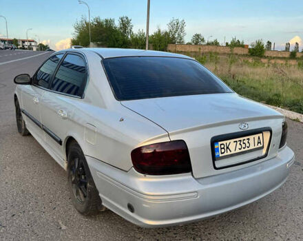 Серый Хендай Соната, объемом двигателя 2 л и пробегом 256 тыс. км за 3300 $, фото 4 на Automoto.ua
