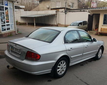 Серый Хендай Соната, объемом двигателя 2 л и пробегом 523 тыс. км за 4000 $, фото 2 на Automoto.ua