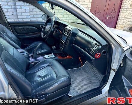 Сірий Хендай Соната, об'ємом двигуна 2 л та пробігом 260 тис. км за 4500 $, фото 11 на Automoto.ua