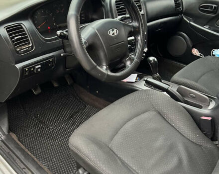 Серый Хендай Соната, объемом двигателя 2 л и пробегом 287 тыс. км за 3700 $, фото 15 на Automoto.ua