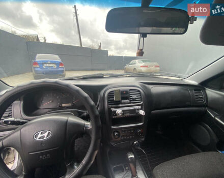 Серый Хендай Соната, объемом двигателя 2 л и пробегом 270 тыс. км за 2750 $, фото 13 на Automoto.ua