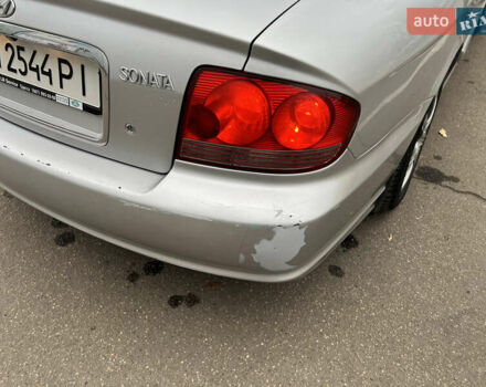 Серый Хендай Соната, объемом двигателя 2 л и пробегом 287 тыс. км за 3700 $, фото 5 на Automoto.ua